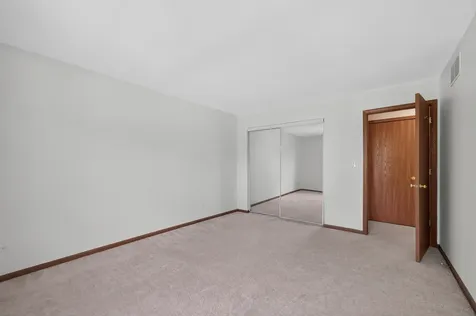 1093 Brighton Drive Carol Stream IL 60188