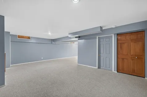 1093 Brighton Drive Carol Stream IL 60188