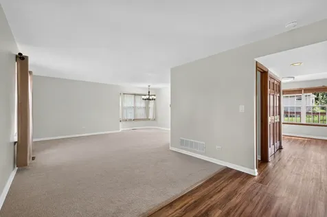 1093 Brighton Drive Carol Stream IL 60188