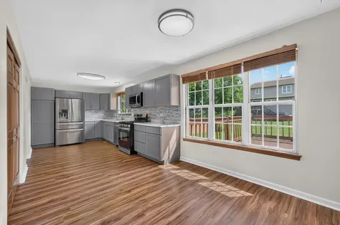 1093 Brighton Drive Carol Stream IL 60188