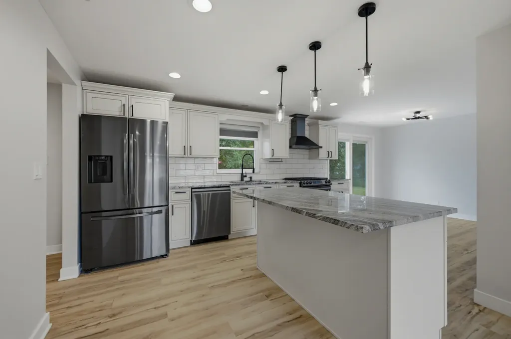 1927 Warwick Lane Schaumburg IL 60193