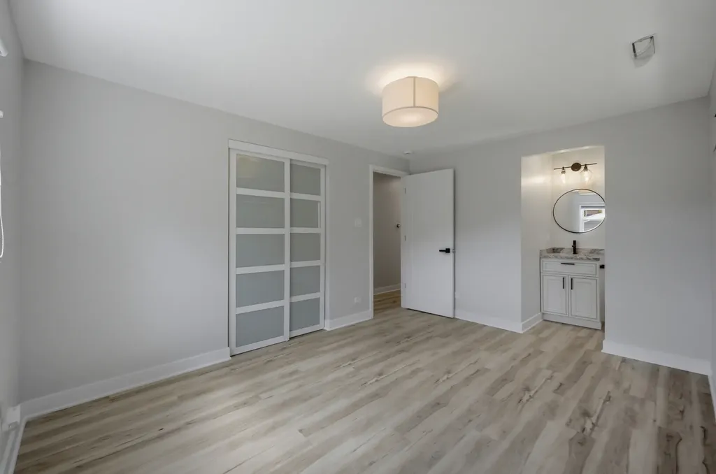 1927 Warwick Lane Schaumburg IL 60193