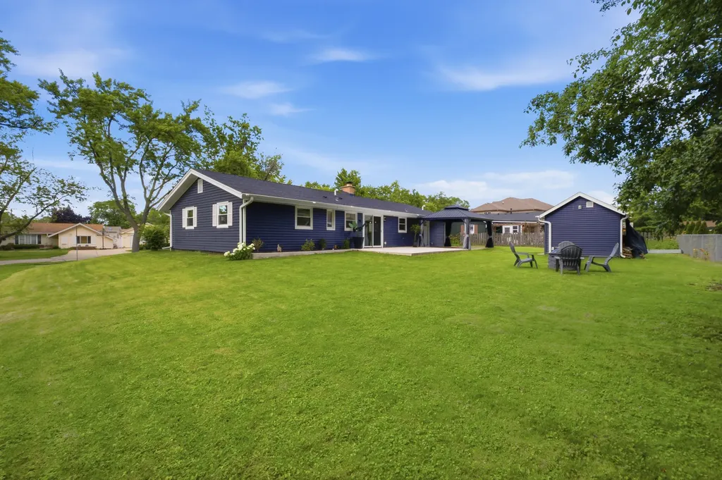 1927 Warwick Lane Schaumburg IL 60193