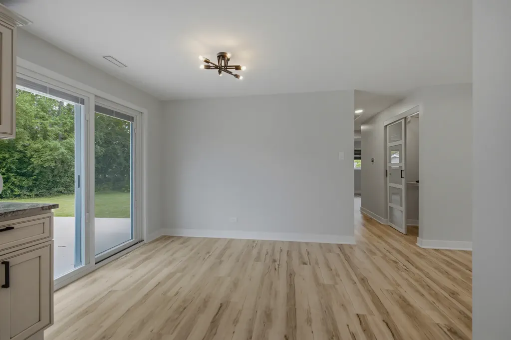 1927 Warwick Lane Schaumburg IL 60193