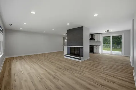 1927 Warwick Lane Schaumburg IL 60193