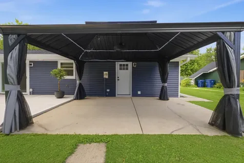 1927 Warwick Lane Schaumburg IL 60193