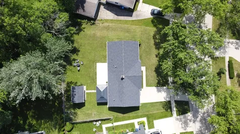 1927 Warwick Lane Schaumburg IL 60193