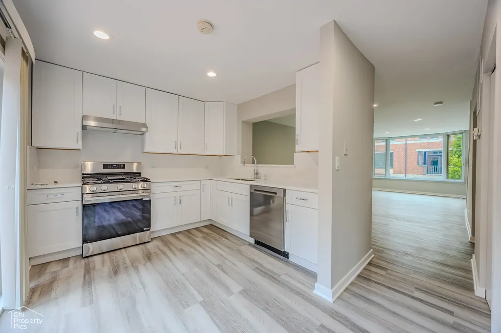 2730 North Greenview Avenue Chicago IL 60614