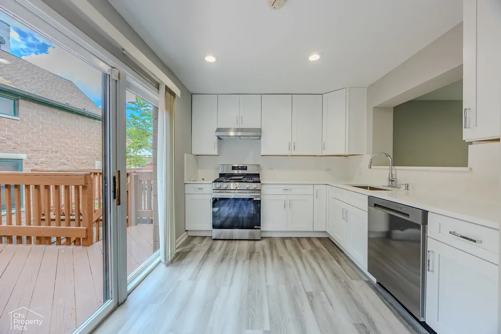 2730 North Greenview Avenue Chicago IL 60614