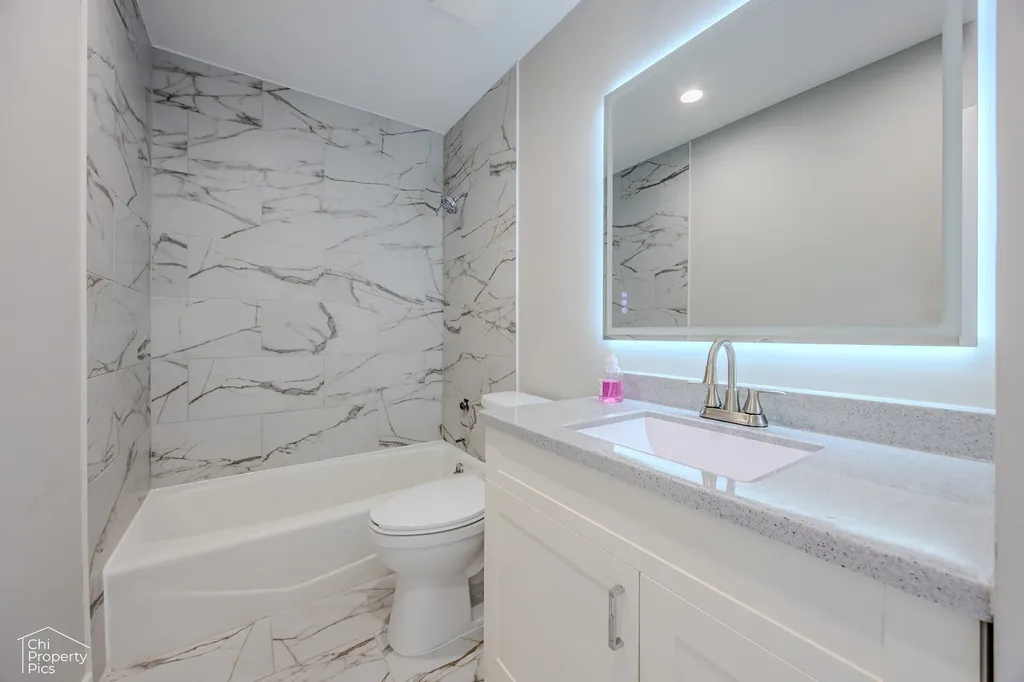 2730 North Greenview Avenue Chicago IL 60614