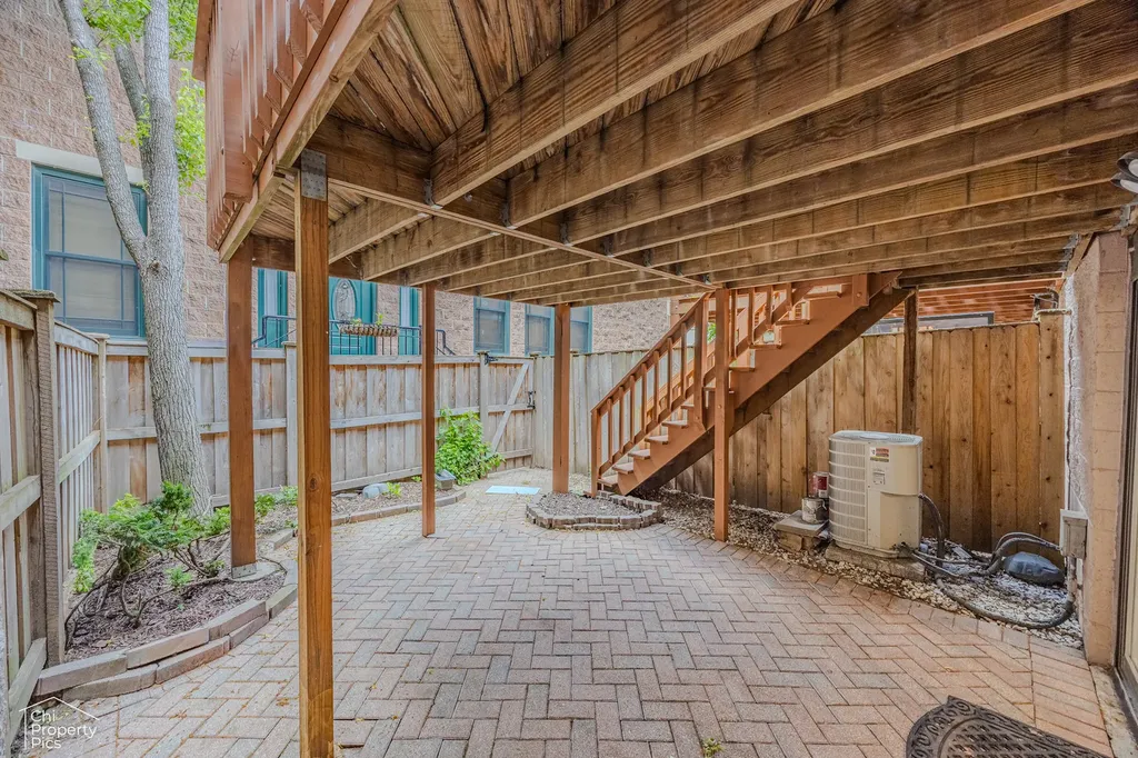 2730 North Greenview Avenue Chicago IL 60614