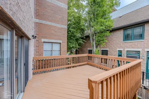 2730 North Greenview Avenue Chicago IL 60614