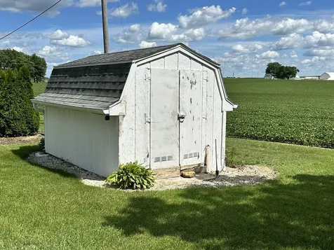 5827 Garden Plain Road Fulton IL 61252