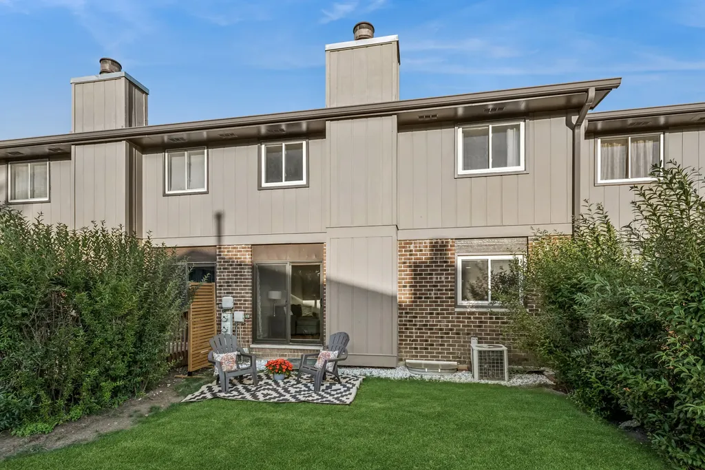 1534 Blackburn Street Wheaton IL 60189