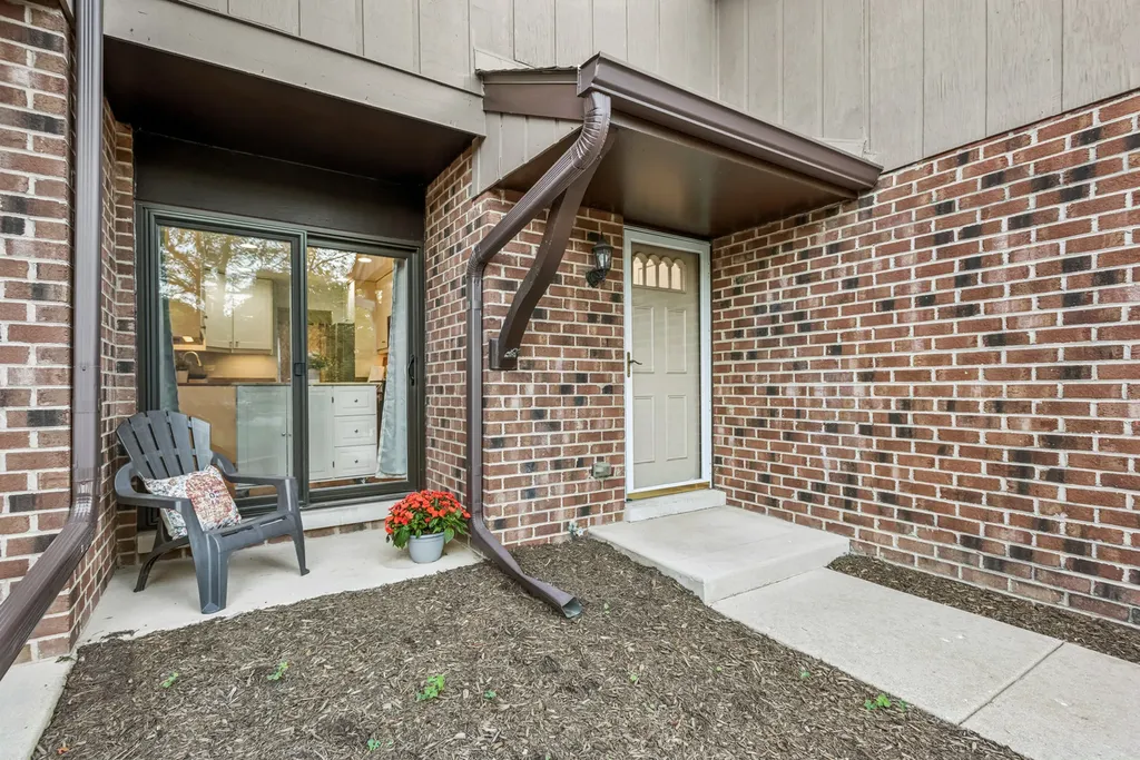 1534 Blackburn Street Wheaton IL 60189