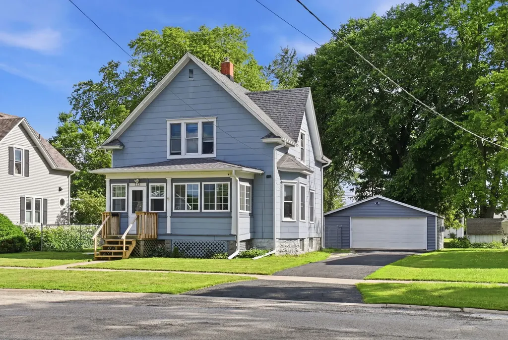 924 Prospect Street Dekalb IL 60115