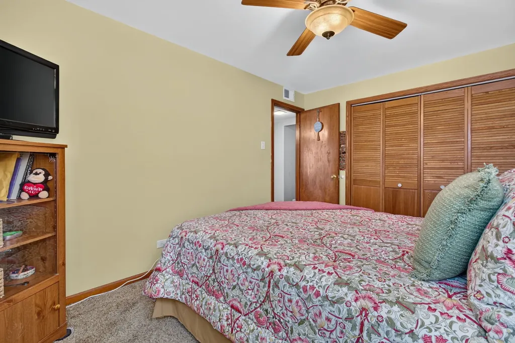 6109 South Neenah Avenue Chicago IL 60638