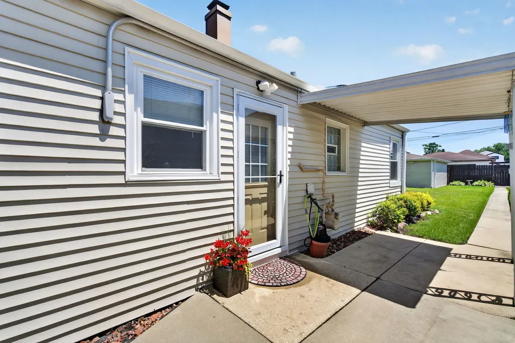 6109 South Neenah Avenue Chicago IL 60638
