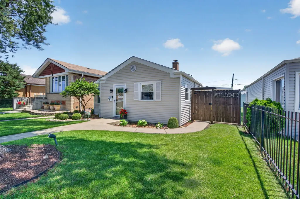 6109 South Neenah Avenue Chicago IL 60638