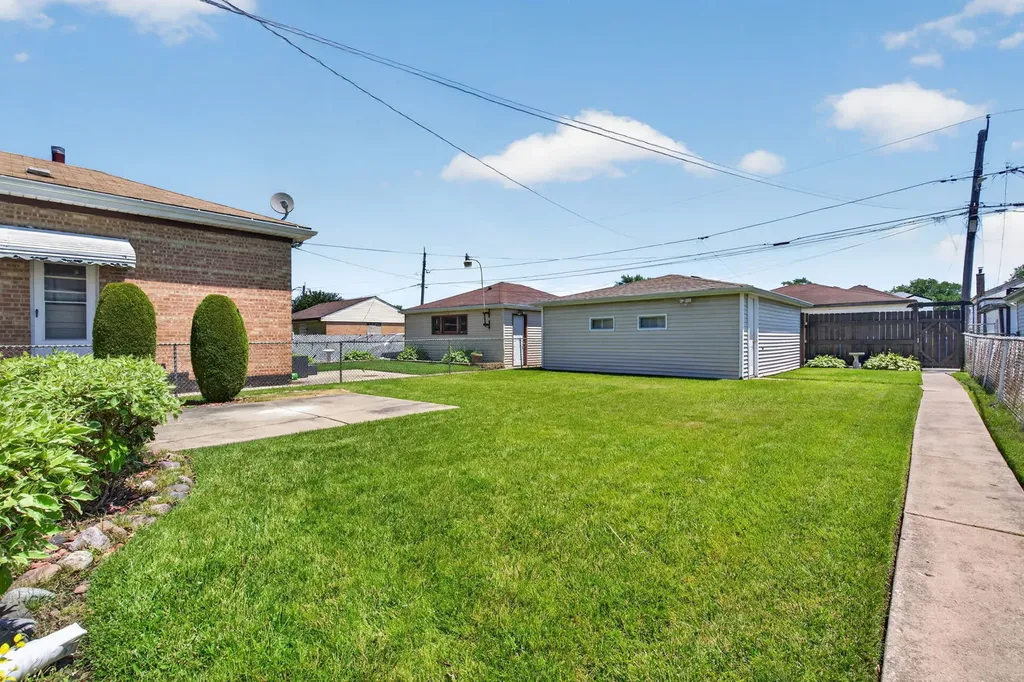 6109 South Neenah Avenue Chicago IL 60638