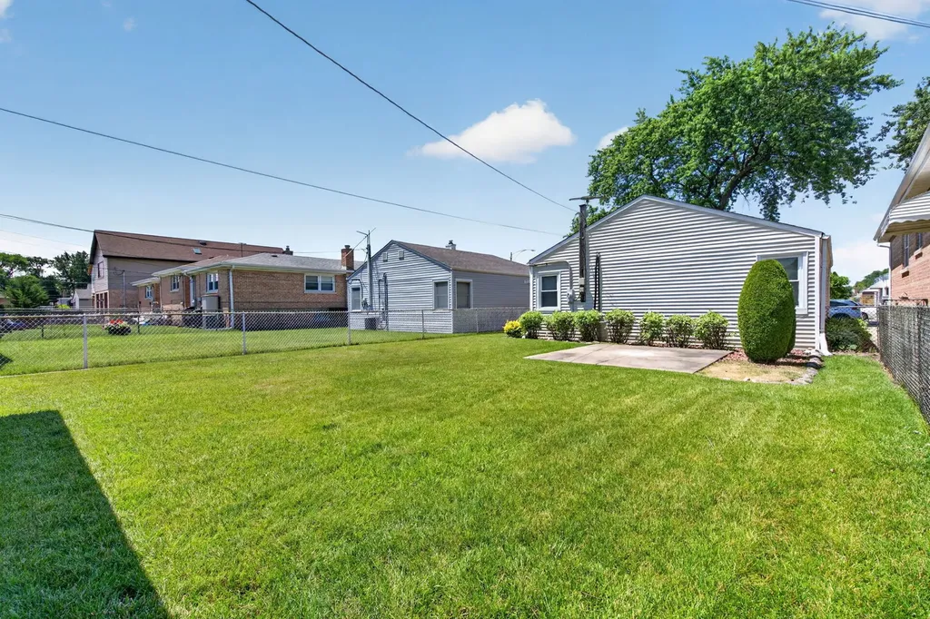 6109 South Neenah Avenue Chicago IL 60638