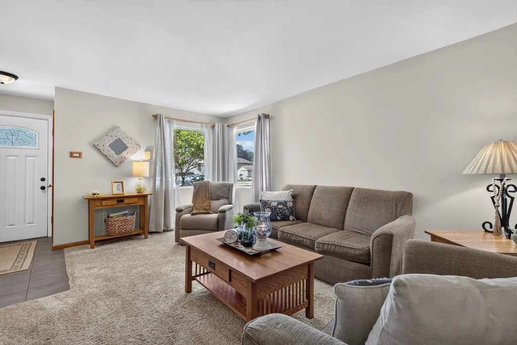 6109 South Neenah Avenue Chicago IL 60638