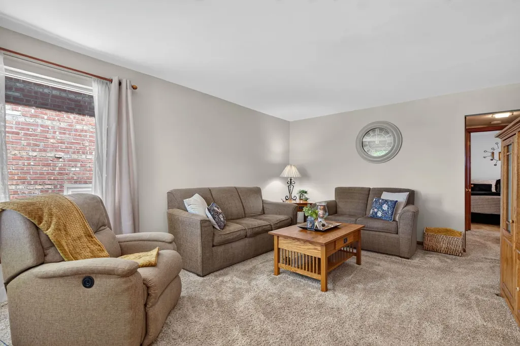 6109 South Neenah Avenue Chicago IL 60638