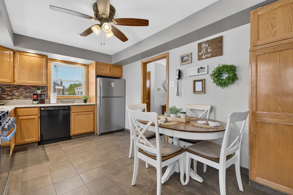 6109 South Neenah Avenue Chicago IL 60638