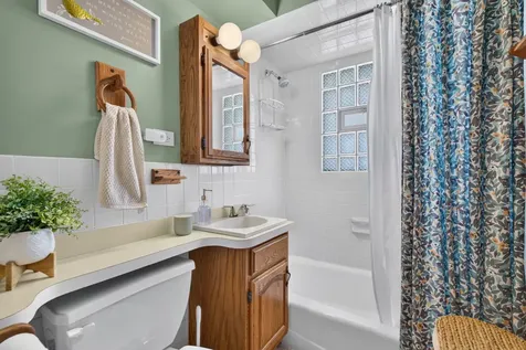 6109 South Neenah Avenue Chicago IL 60638