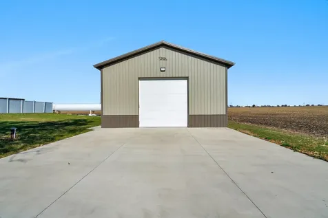 10739 East 3200 North Road Blackstone IL 61313