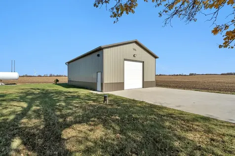 10739 East 3200 North Road Blackstone IL 61313