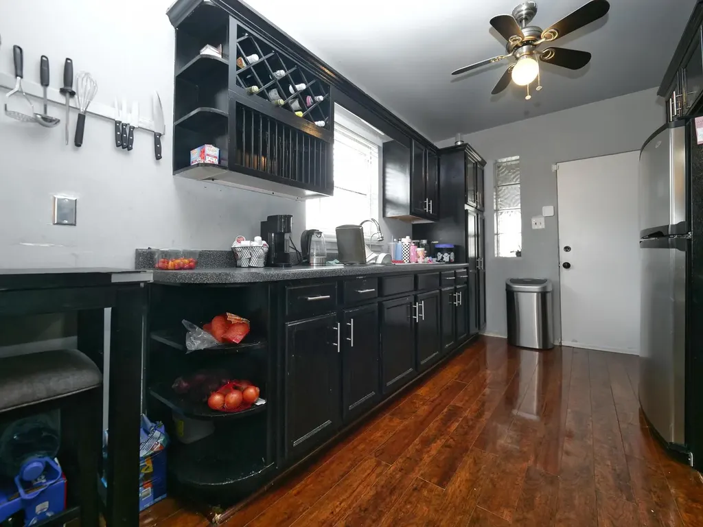 8126 South Chappel Avenue Chicago IL 60617