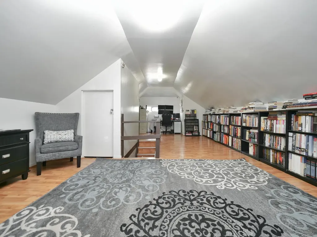 8126 South Chappel Avenue Chicago IL 60617
