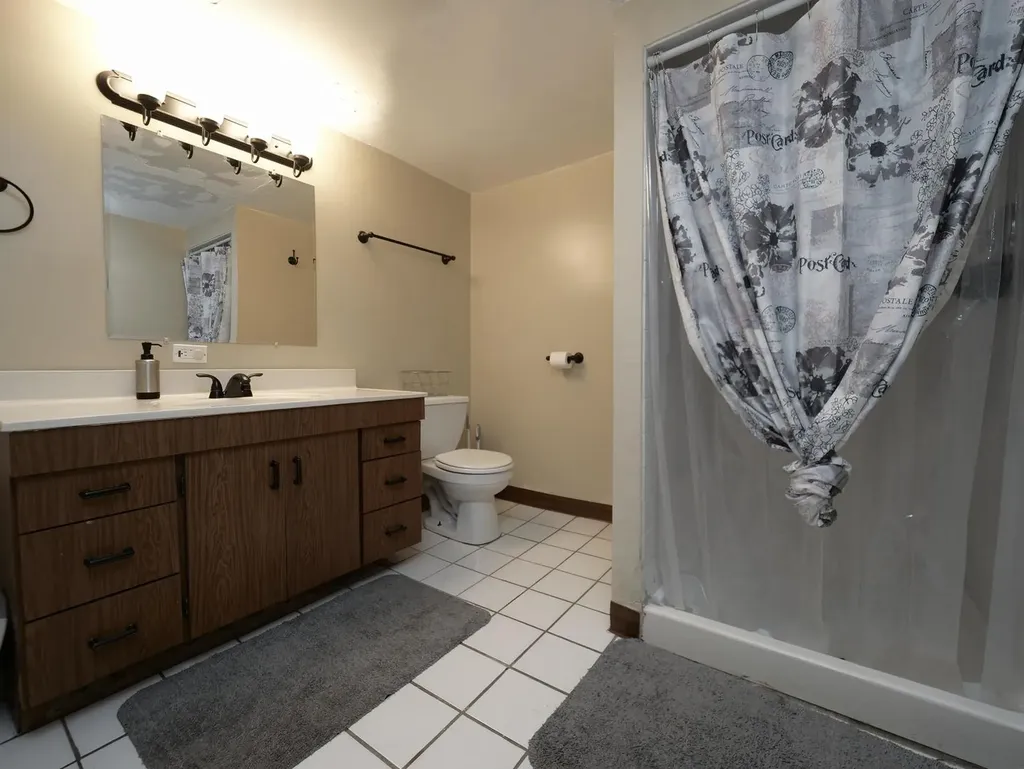 8126 South Chappel Avenue Chicago IL 60617