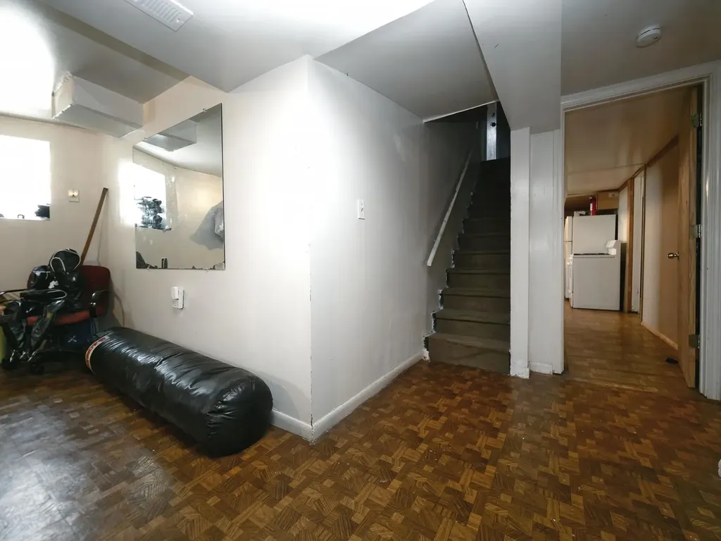 8126 South Chappel Avenue Chicago IL 60617