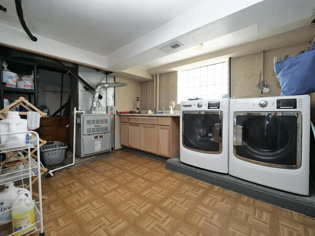 8126 South Chappel Avenue Chicago IL 60617