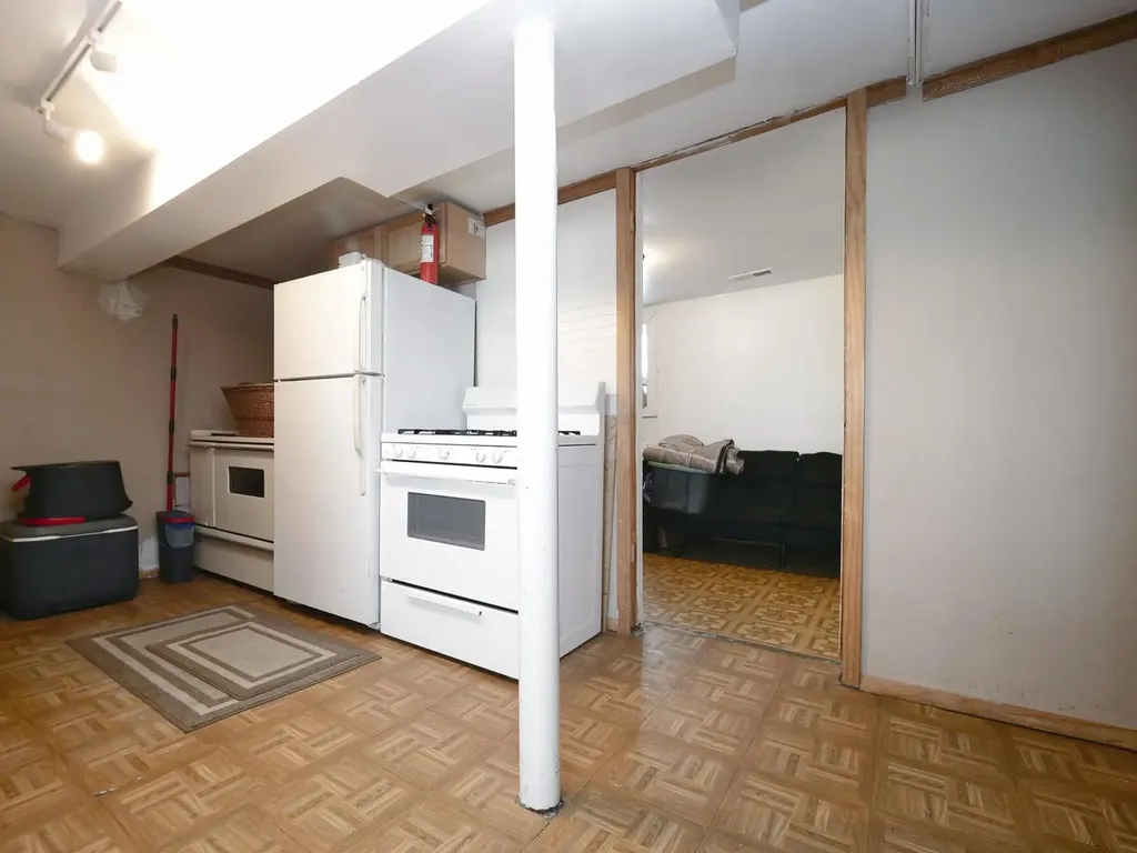 8126 South Chappel Avenue Chicago IL 60617