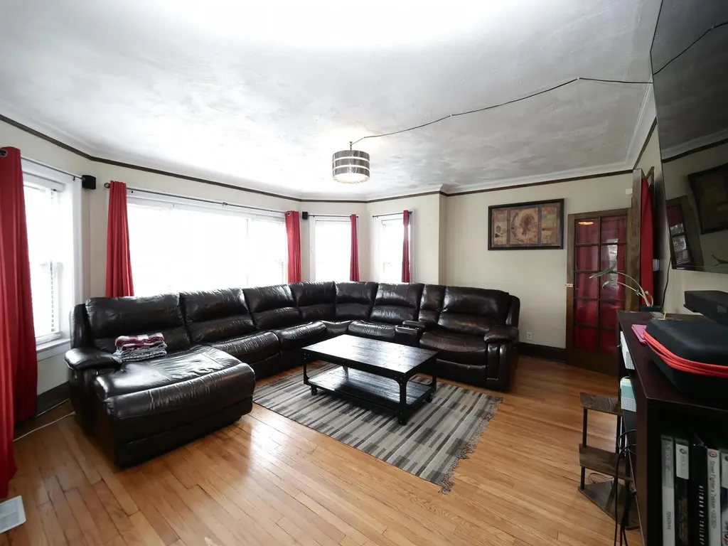 8126 South Chappel Avenue Chicago IL 60617
