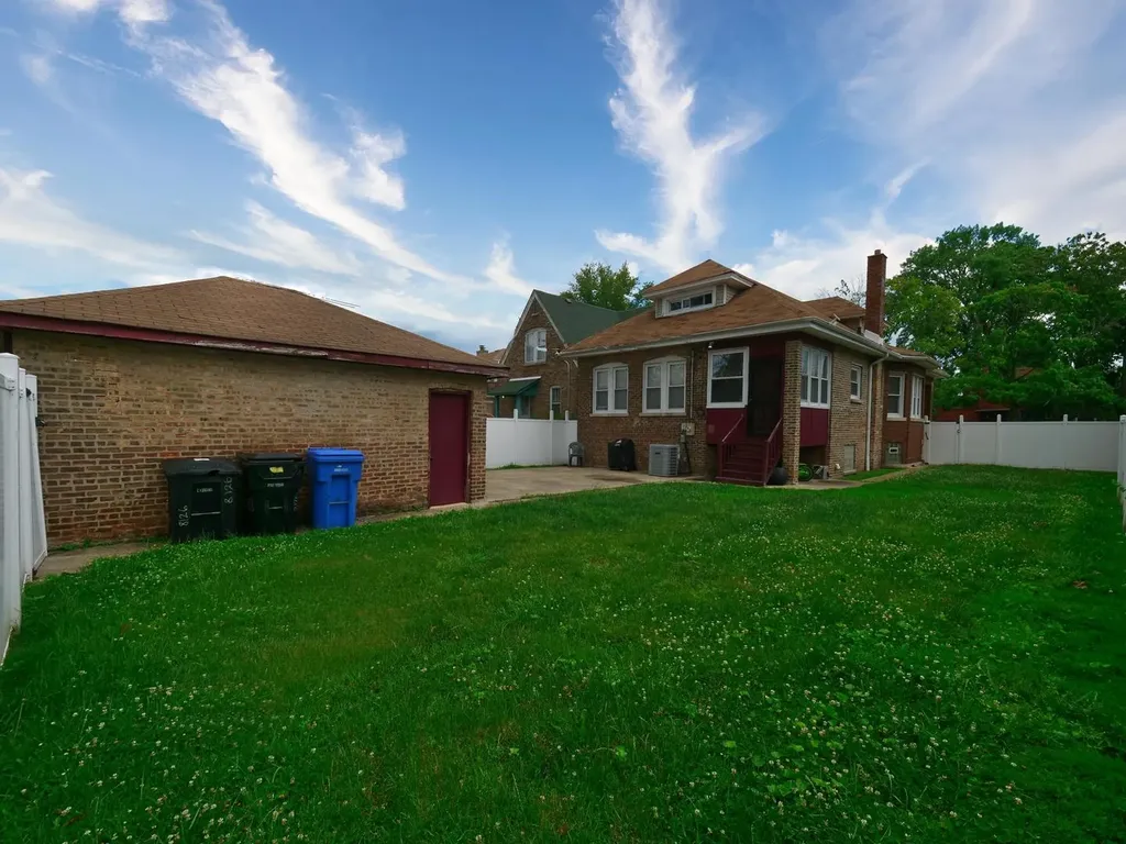 8126 South Chappel Avenue Chicago IL 60617