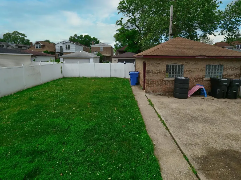 8126 South Chappel Avenue Chicago IL 60617