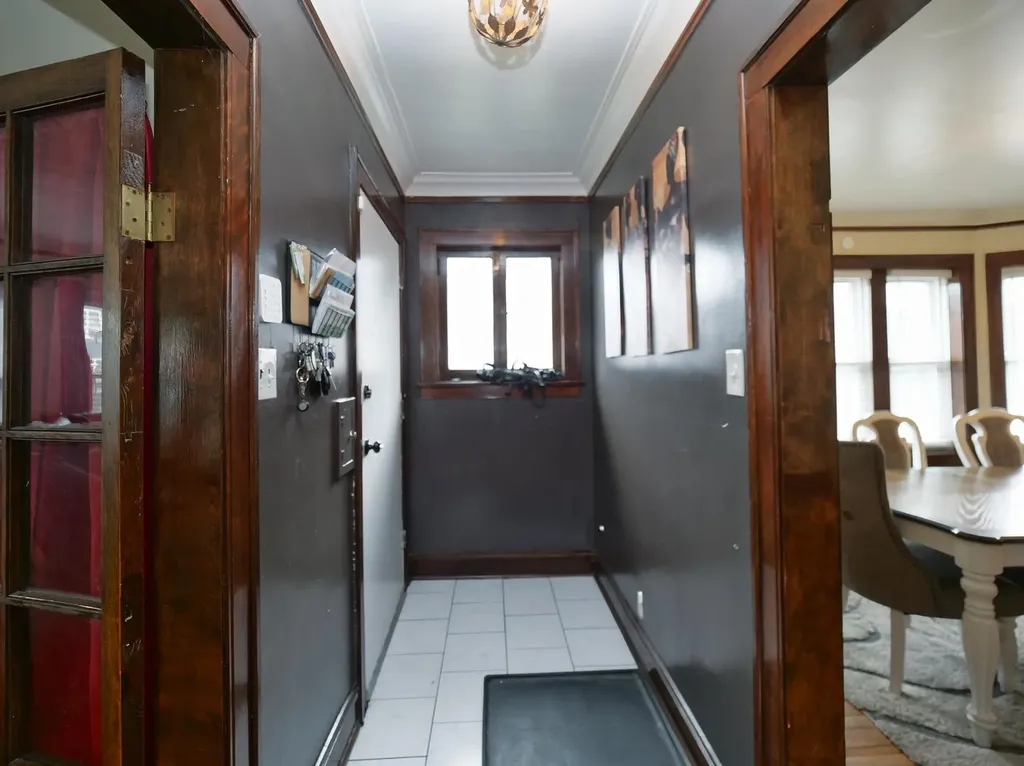 8126 South Chappel Avenue Chicago IL 60617