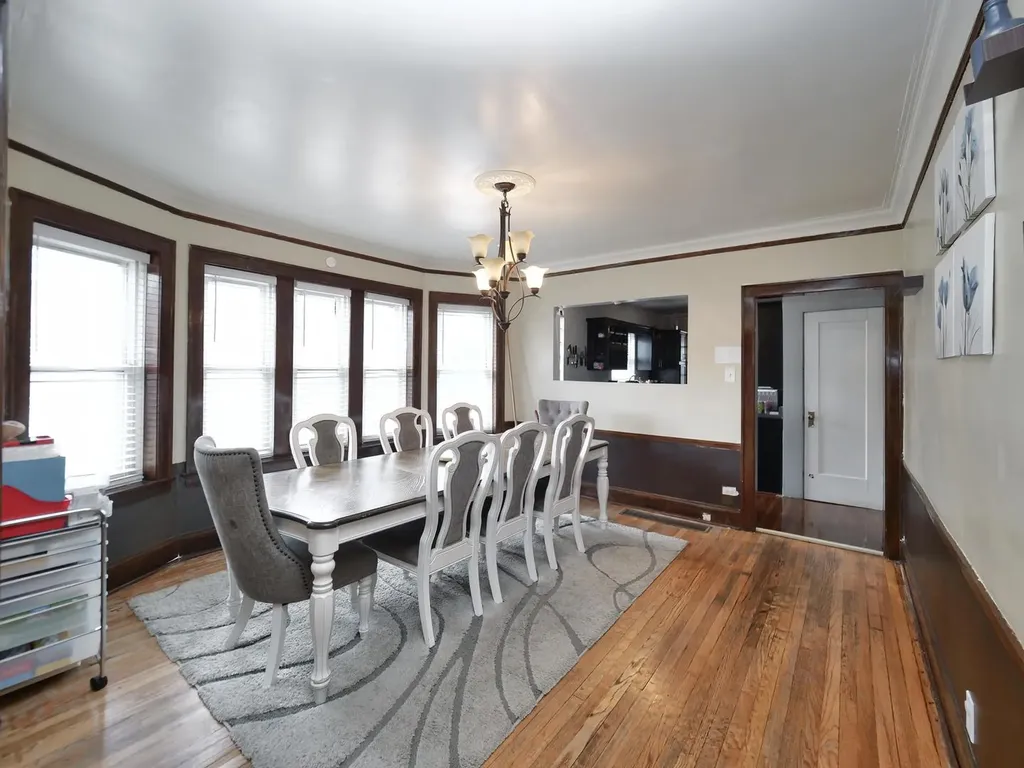 8126 South Chappel Avenue Chicago IL 60617