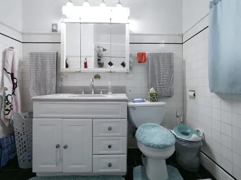8126 South Chappel Avenue Chicago IL 60617