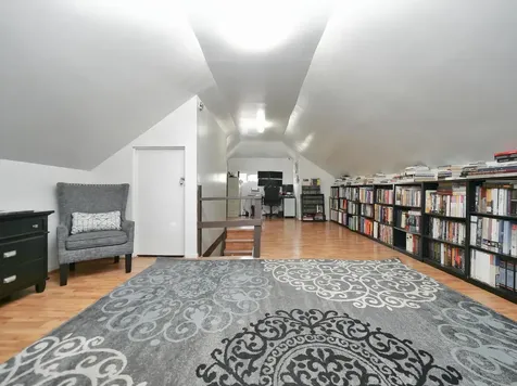 8126 South Chappel Avenue Chicago IL 60617