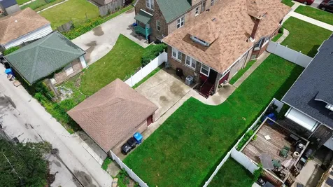 8126 South Chappel Avenue Chicago IL 60617