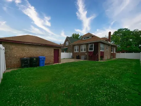 8126 South Chappel Avenue Chicago IL 60617