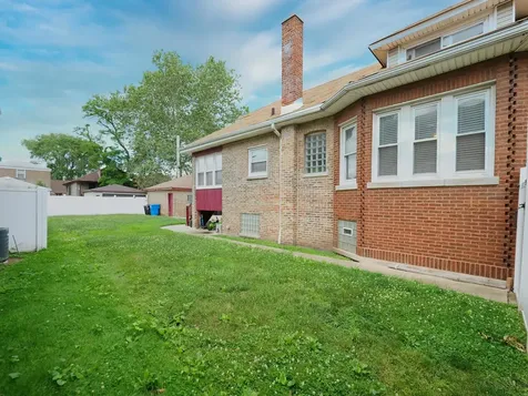 8126 South Chappel Avenue Chicago IL 60617