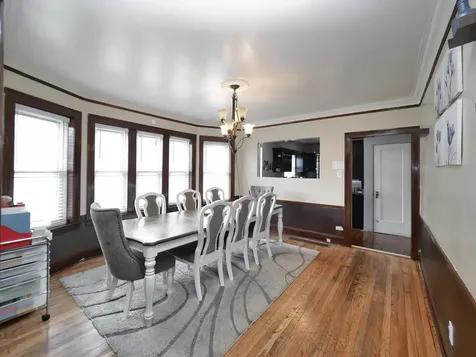 8126 South Chappel Avenue Chicago IL 60617