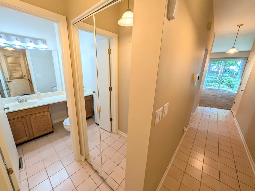 1339 Cranbrook Court Schaumburg IL 60193