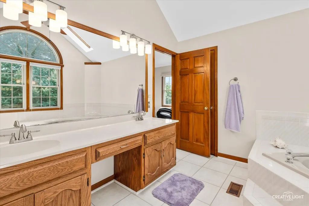 2542 Whiteway Court Aurora IL 60504